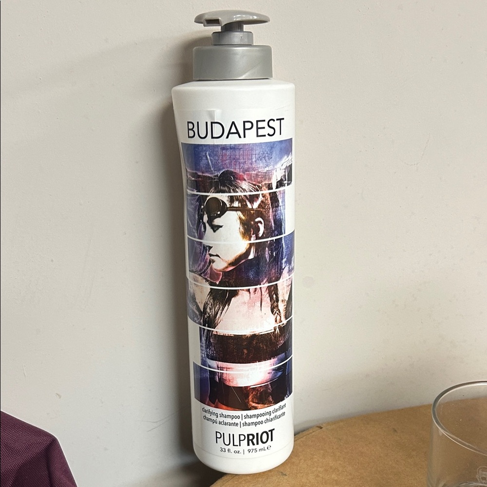 Budapest Clarifying Shampoo - White